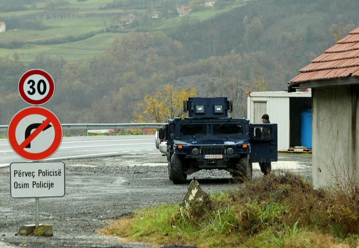 V prihodnjih dneh naj bi na sever Kosova prišle še dodatne enote kosovske policije. Foto: EPA