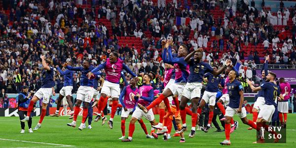 Les Français, après une deuxième mi-temps dramatique, en demi-finale face à la sensation africaine