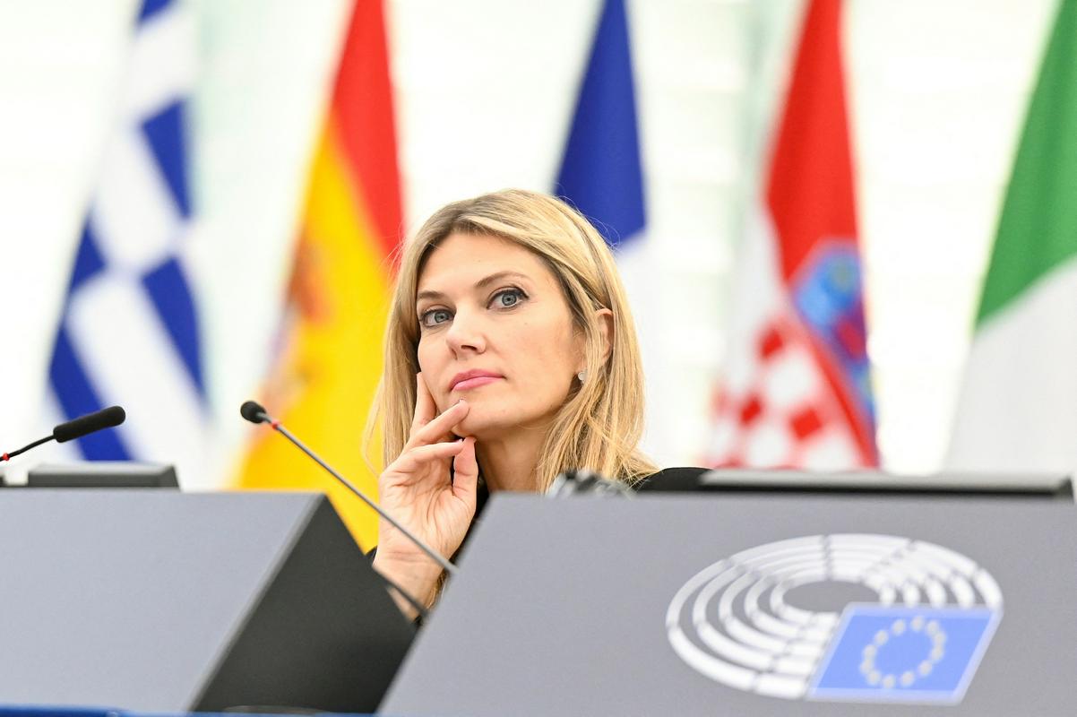 Kot ena od 14 podpredsednikov Evropskega parlamenta je bila 44-letna Eva Kaili ena izmed najvplivnejših ljudi v tej evropski instituciji. Kot nekdanja voditeljica poročil je imela v rodni Grčiji status slavne osebe, v Bruslju pa je slovela kot ena najbolj glamuroznih političark. Foto: Reuters
