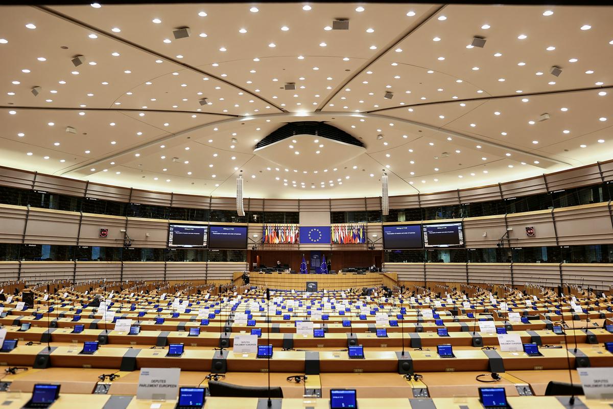V Evropskem parlamentu so zaradi afere z dnevnega reda plenarnega zasedanja umaknili glasovanje o sprostitvi vizumskega režima za Katar, Kuvajt, Oman in Ekvador. Foto: Reuters