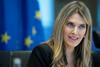 Evropski poslanci izglasovali razrešitev Eve Kaili. Pri njej in Panzeriju zasegli 1,5 milijona evrov