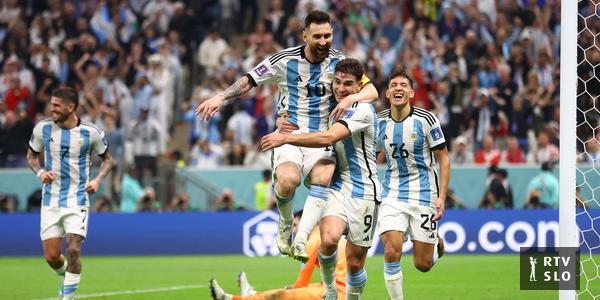 Os argentinos, nas alas de Messi e Álvarez, venceram os croatas por 3-0