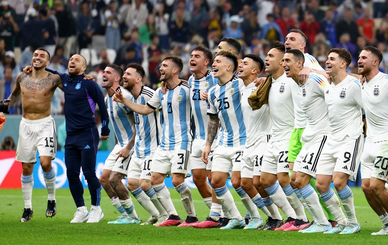 Argentinci so šestič v zgodovini nastopili v polfinalu svetovnega prvenstva in še šestič so se uvrstili v veliki finale. Nazadnje so sklepno tekmo SP-ja odigrali leta 2014 v Riu de Janeiru, kjer so morali premoč po zadetku Maria Götzeja priznati Nemcem. Foto: Reuters