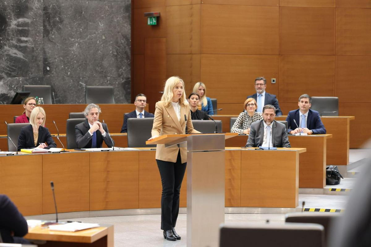 Tatjana Bobnar ni več ministrica za notranje zadeve. Foto: Državni zbor