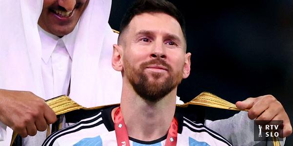 Messi a reçu un badge lors de la cérémonie de remise des prix.  Un honneur extraordinaire ou une tentative d’éclipser l’équipe nationale gagnante ?