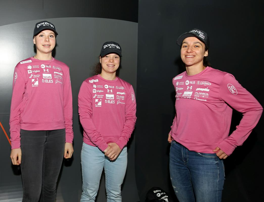 Maj Vtič (desno) je debitirala na sploh prvi organizirani tekmi svetovnega pokala za ženske 3. decembra 2011 v Lillehammerju. Edino zmago je dosegla 13. februarja 2016 na Ljubnem. V sezoni 2015/16 je v skupnem seštevku zasedla odlično tretje mesto. Foto: www.alesfevzer.com