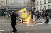 Protest kurdske skupnosti v Parizu po smrti treh Kurdov v streljanju. Novi spopadi.
