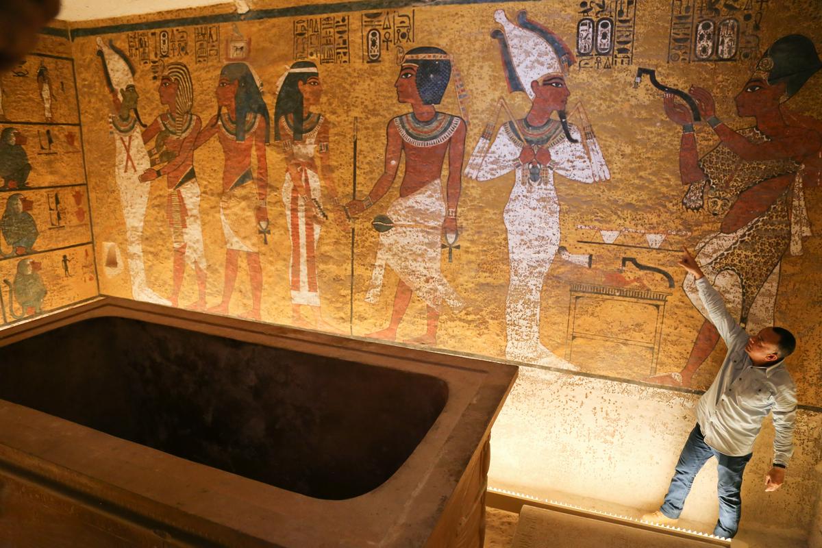 Pogled na stenske poslikave Tutankamonove grobnice. Foto: EPA