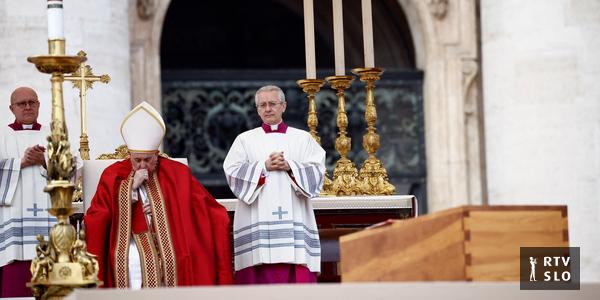 Die Beerdigung des emeritierten Papstes Benedikt XVI. im Vatikan.