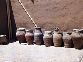 Posode za vodo, Sudan 1964. Foto: Arhiv družine Miha Pirnata