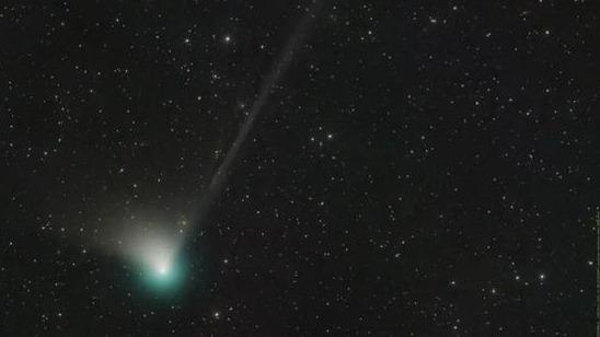 Prelet kometa bomo lahko čez nekaj tednov občudovali s prostim očesom