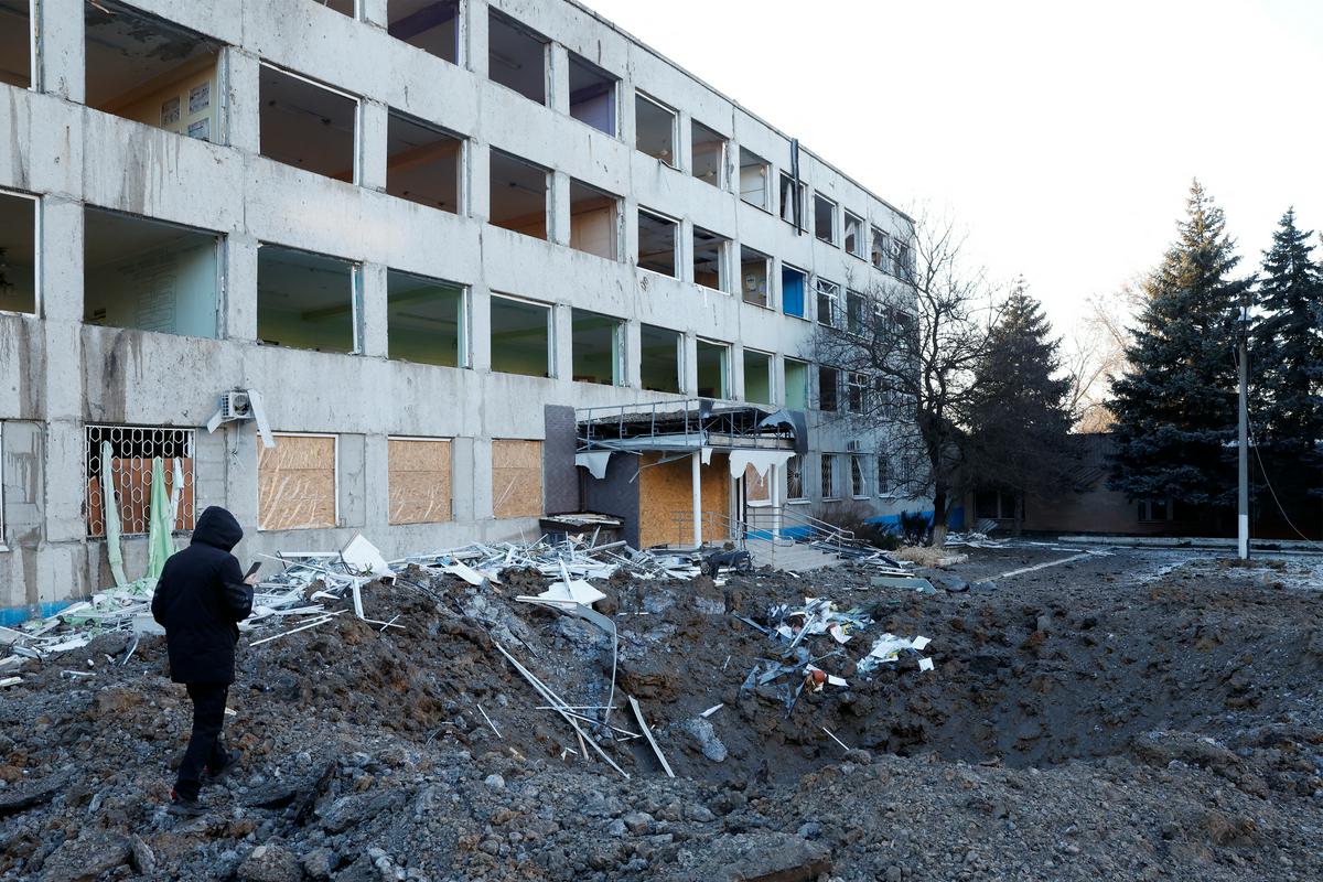 Reuters je objavil fotografije posledic ruskih napadov v Kramatorsku. Kot poročajo, je bilo povzročene nekaj gmotne škode, ni pa sledov ukrajinskih vojakov ali smrtnih žrtev. Foto: Reuters
