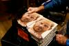 Spomini princa Harryja najhitreje prodajana neleposlovna knjiga v Veliki Britaniji
