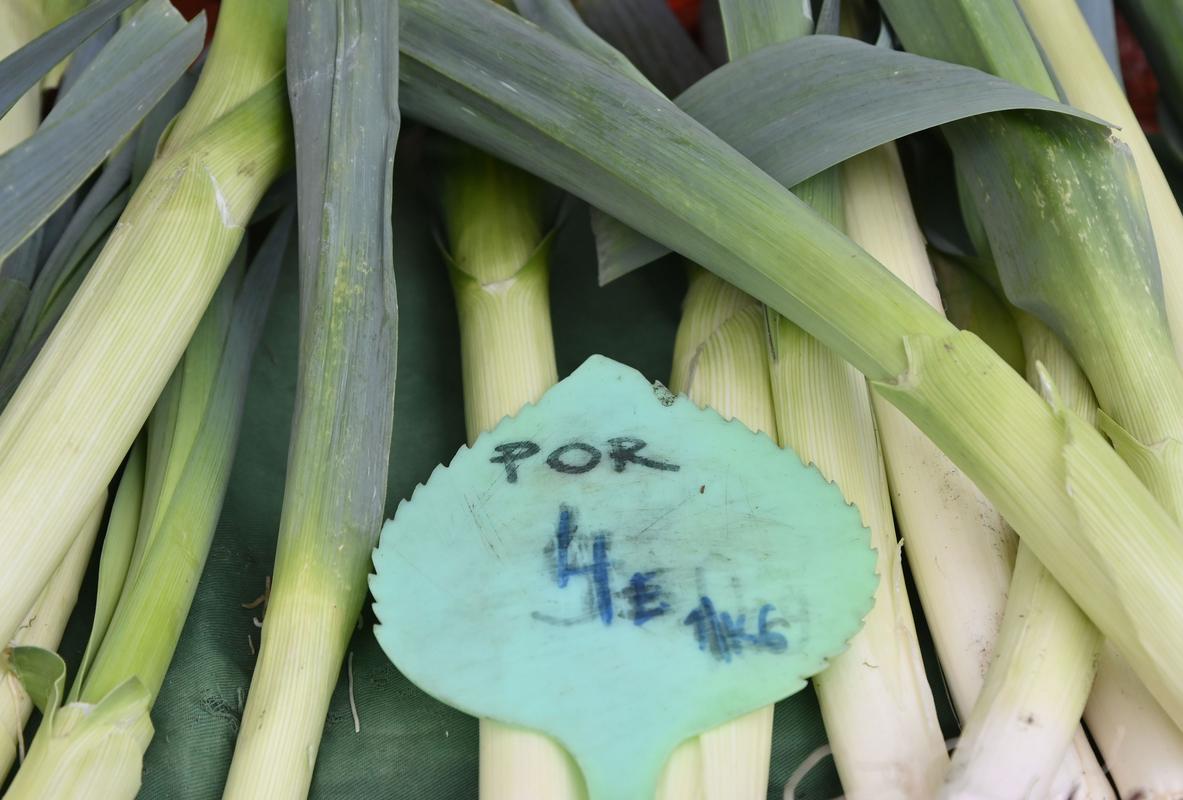 Inšpektorji ugotavljajo ponavljajoče se nepravilnosti pri obcestni prodaji sadja in zelenjave