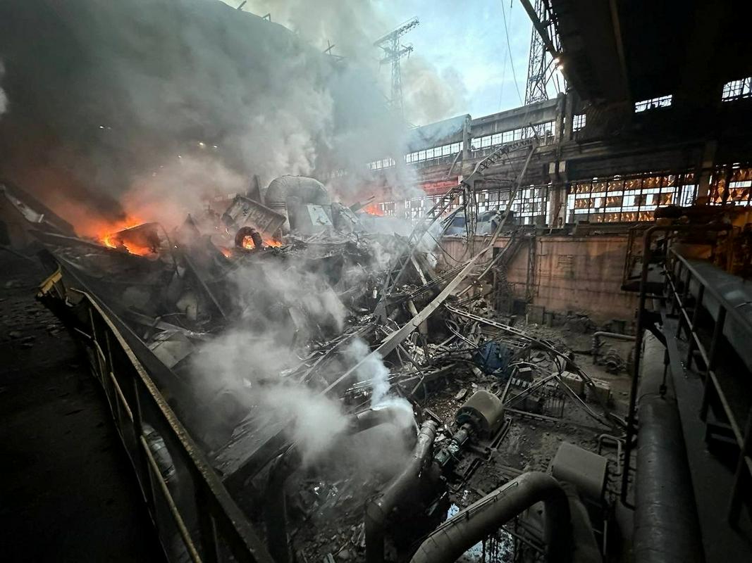Ukrajinski energetski operater DTEK je objavil fotografijo v ruskem napadu uničene termoelektrarne na nerazkriti lokaciji. Foto: Reuters