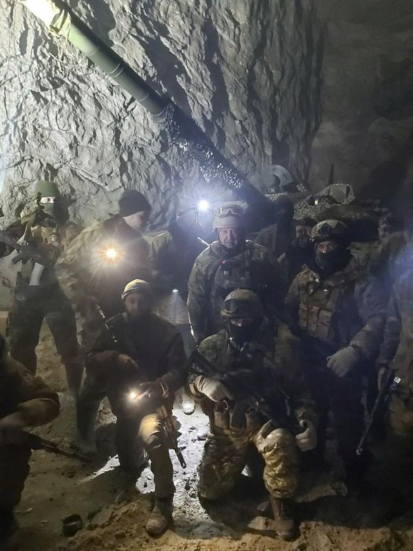 Domnevni pripadniki Wagnerja v rudniku soli v Soledarju. Foto: Reuters