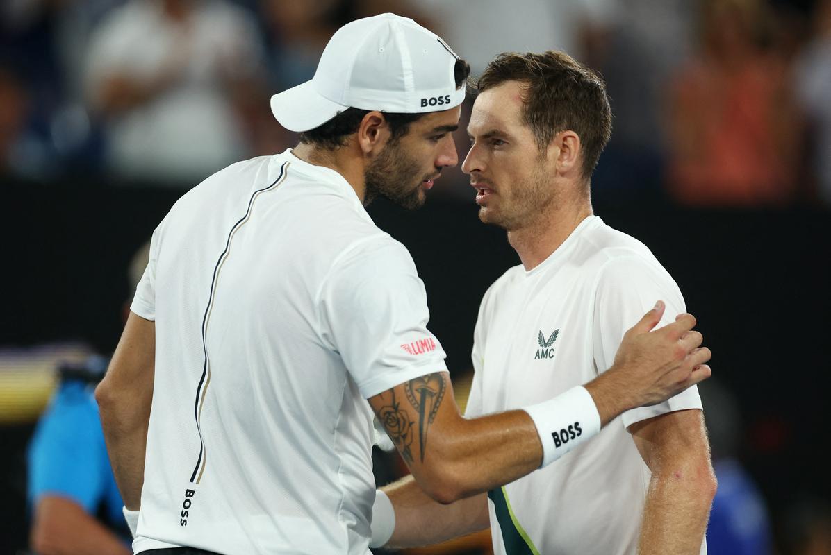 Lanski polfinalist Melbourna je moral priznati premoč Murrayju, ki je lani na OP Avstralije izpadel v drugem krogu. Foto: Reuters