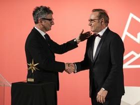 Con il direttore del Museo Nazionale della Cinematografia, Domenico De Gaetano.  Foto: AP