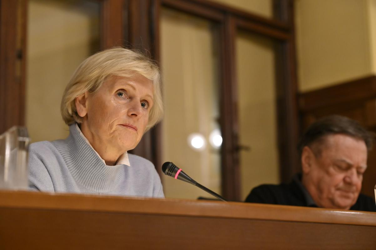 Direktorica ZD-ja Ljubljana bo vendarle prenehala opravljati dopolnilno delo pri koncesionarju
