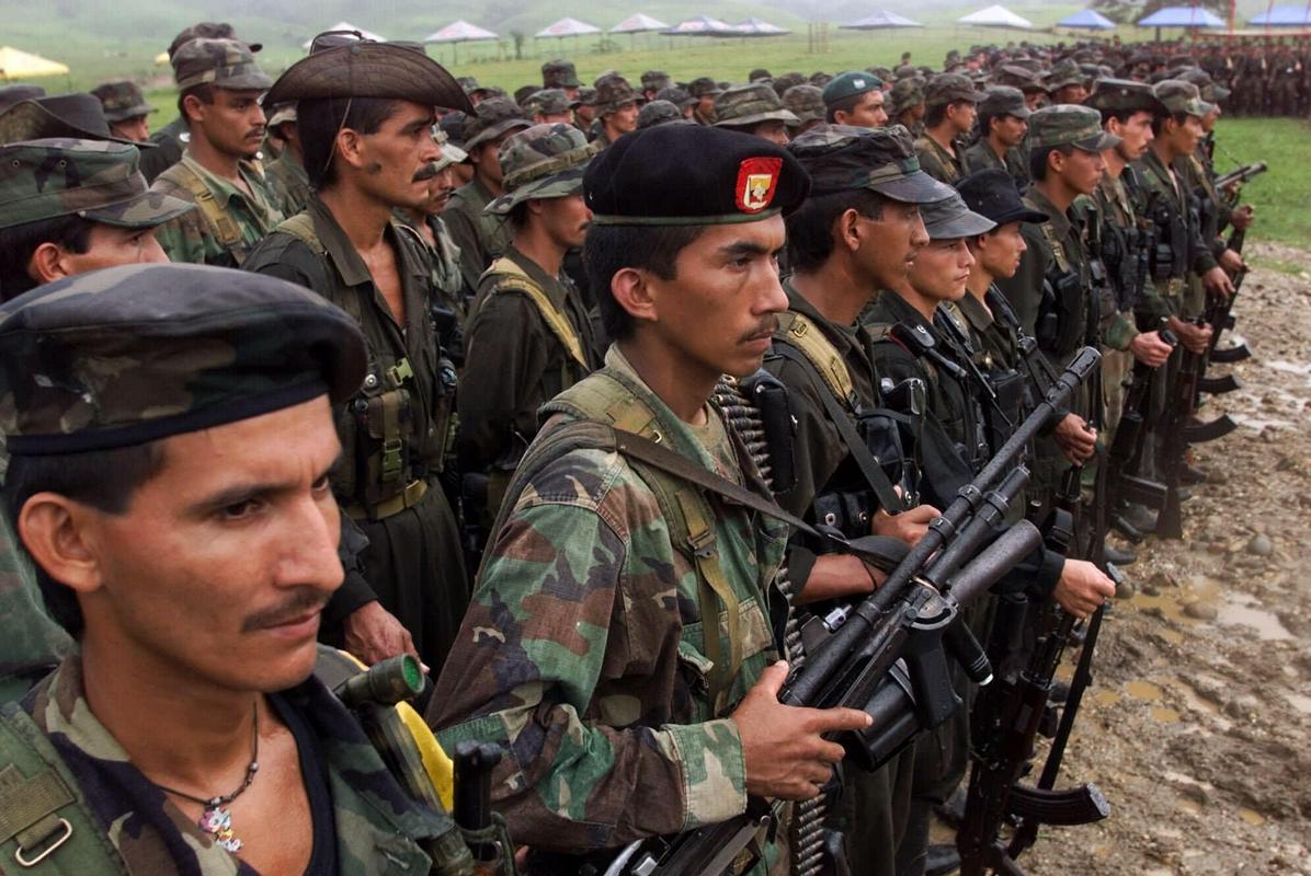 Kolumbijska vlada je z gverilci FARC-a po pol stoletja spopadov sklenila leta 2016. Foto: AP
