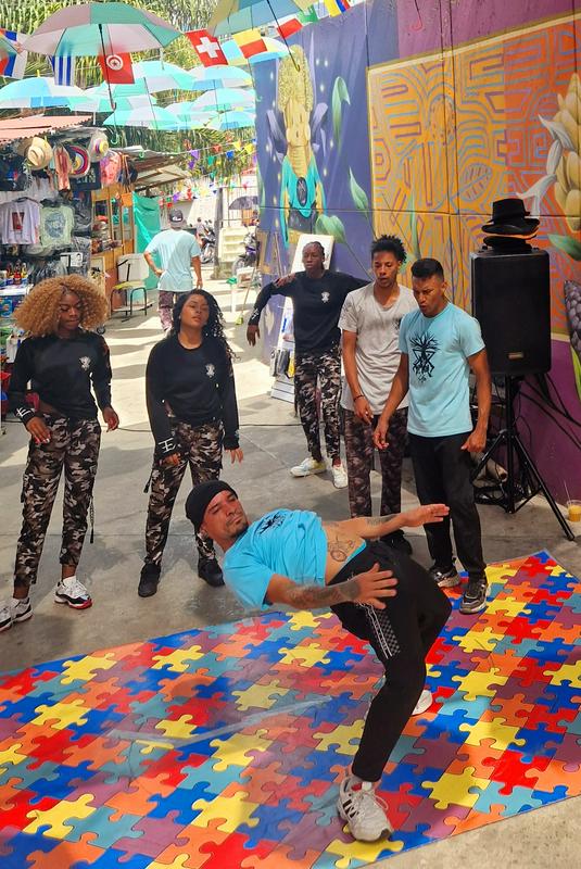 Hip hop in breakdance sta danes pomemben del življenja mladih v Comuni 13. Foto: MMC RTV SLO/Kaja Sajovic