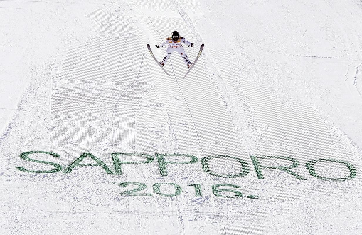 Saporo je tradicionalno uspešno skakalno prizorišče za Slovenijo, ne nazadnje so slovenski orli tam dvakrat (2014, 2016) slavili trojno zmago. Foto: EPA