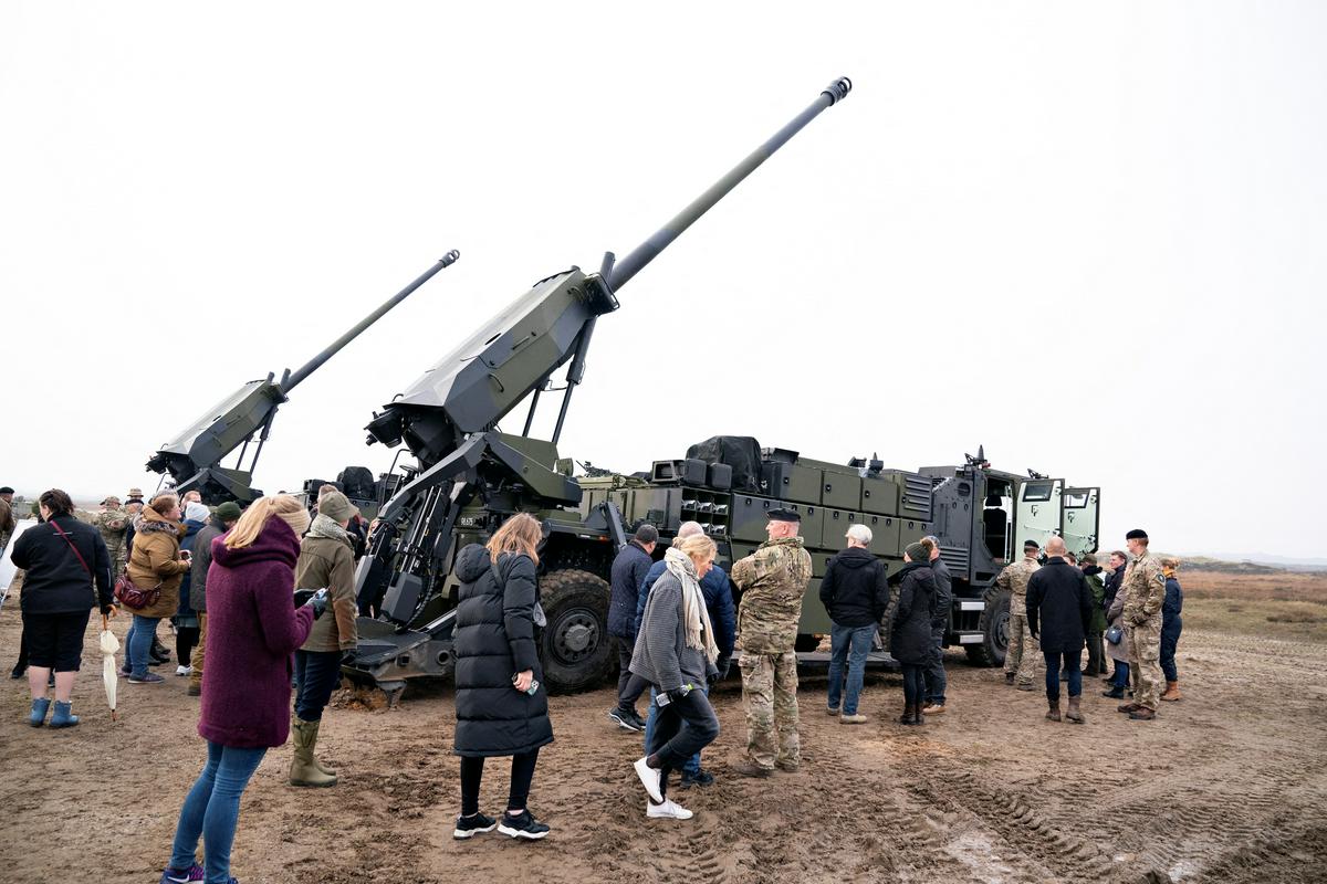 Vse več držav Ukrajini obljublja nove dobave orožja – Danska bo Kijevu poslala topniški sistem. Foto: Reuters