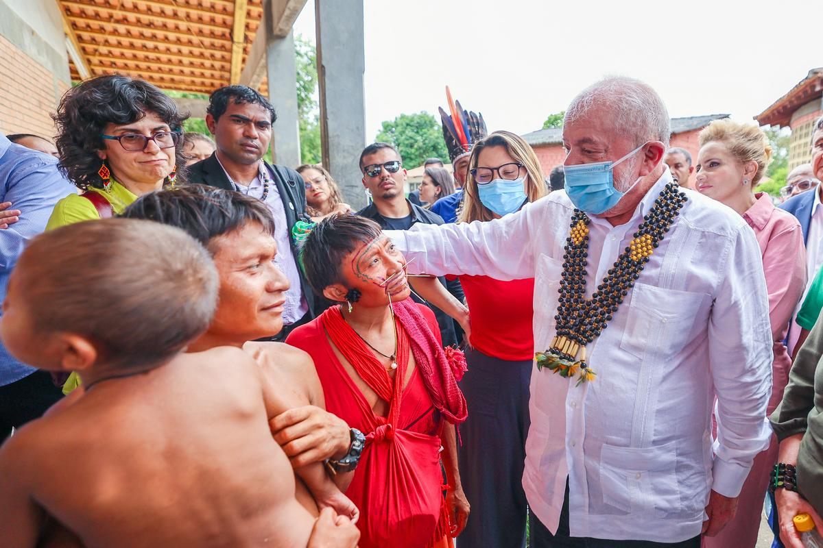 Lula na obisku pri amazonskem ljudstvu Yanomami. Foto: Reuters