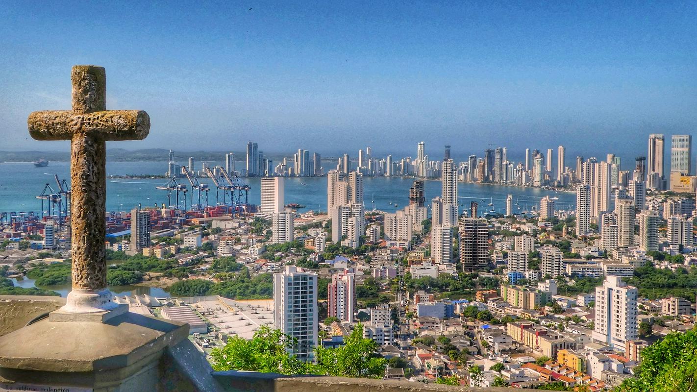 Cartagena je danes razdeljena na slikoviti stari del in novega, kjer vznikajo stolpnice. Foto: Pixabay