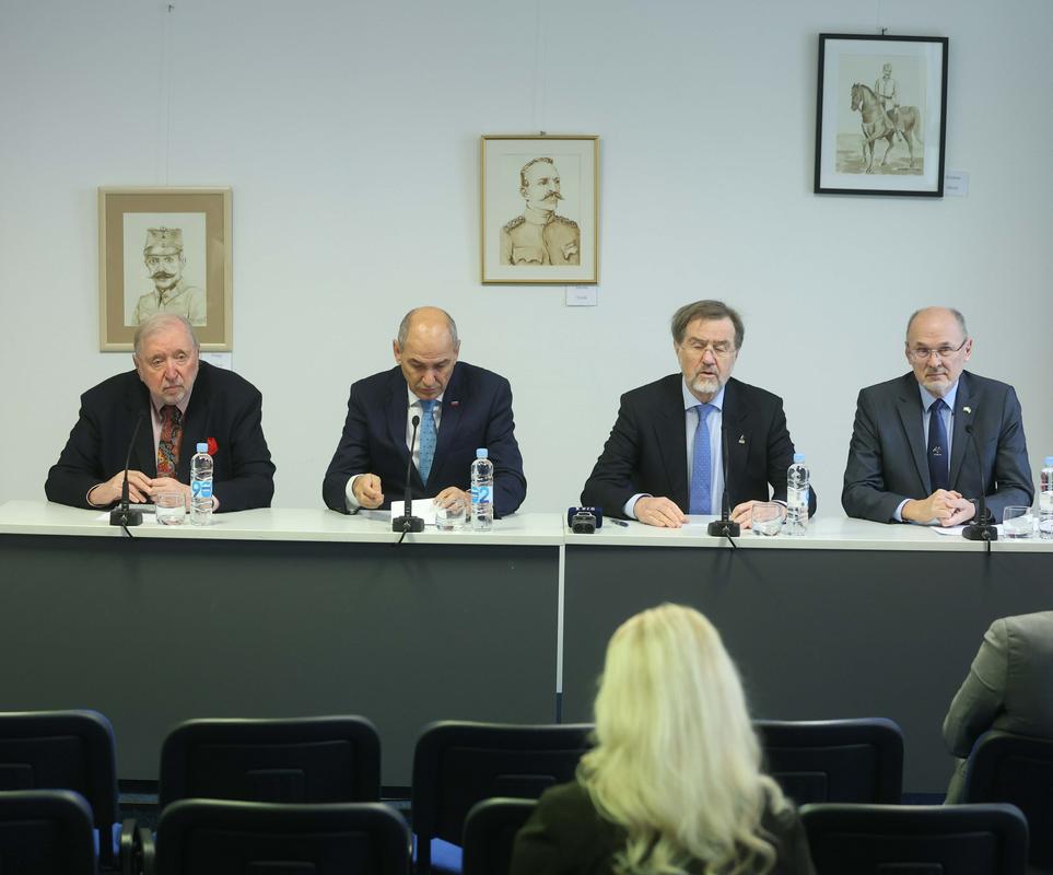 Združenje VSO je na novinarski konferenci izrazilo nasprotovanje vladnemu sklepu o usodi Muzeja slovenske osamosvojitve. Foto: BoBo