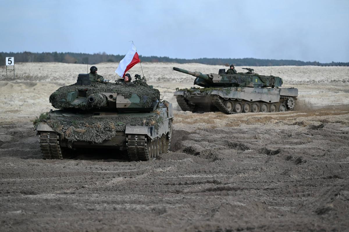 Finska in Poljska, ki prav tako uporabljata leoparde, sta izrazili namero o dobavi tankov Ukrajini, vendar mora potezo še odobriti proizvajalka Nemčija. Foto: EPA