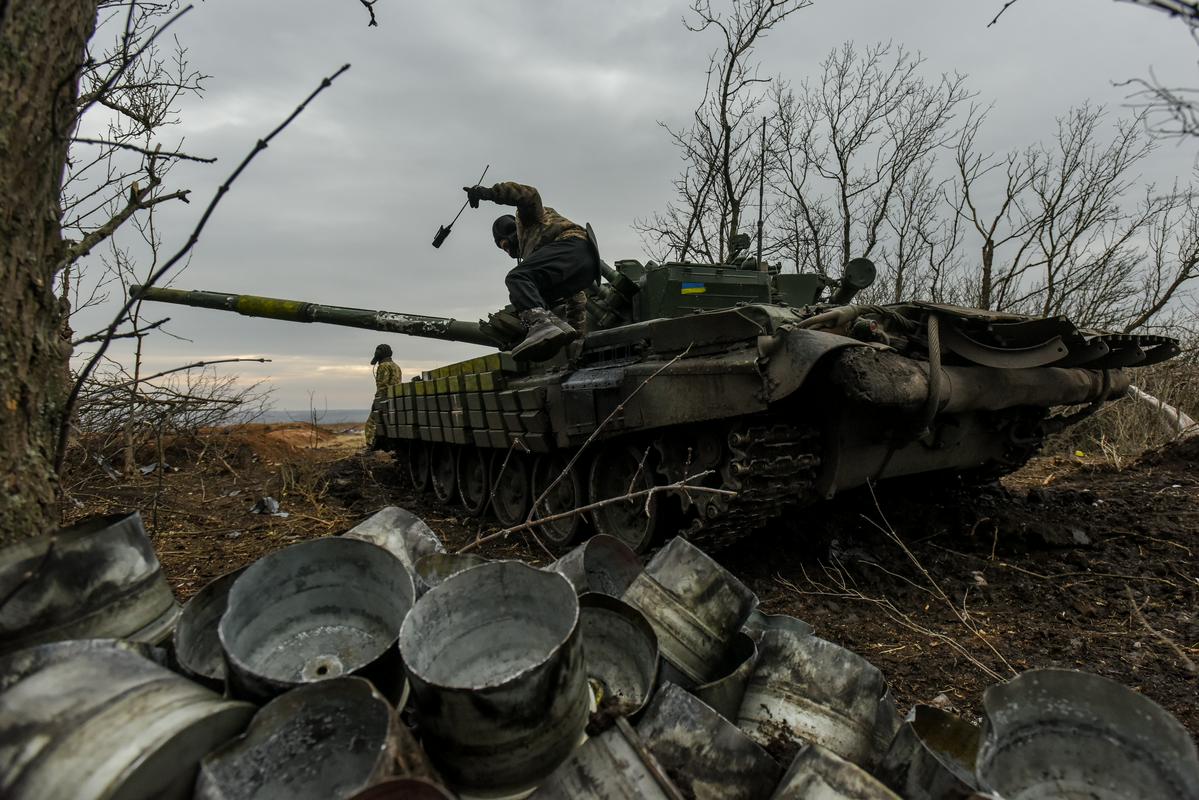 Ukrajina je bila doslej odvisna od tankov sovjetske izdelave – svojih, zaplenjenih ruskih na bojišču in podarjenih iz Poljske, Češke, Slovenije in drugih držav. Foto: EPA