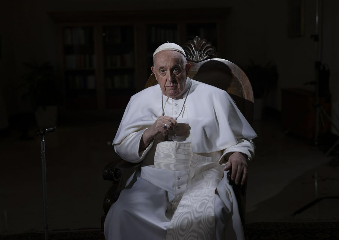 Papež je v daljšem pogovoru spregovoril za AP. Foto: AP