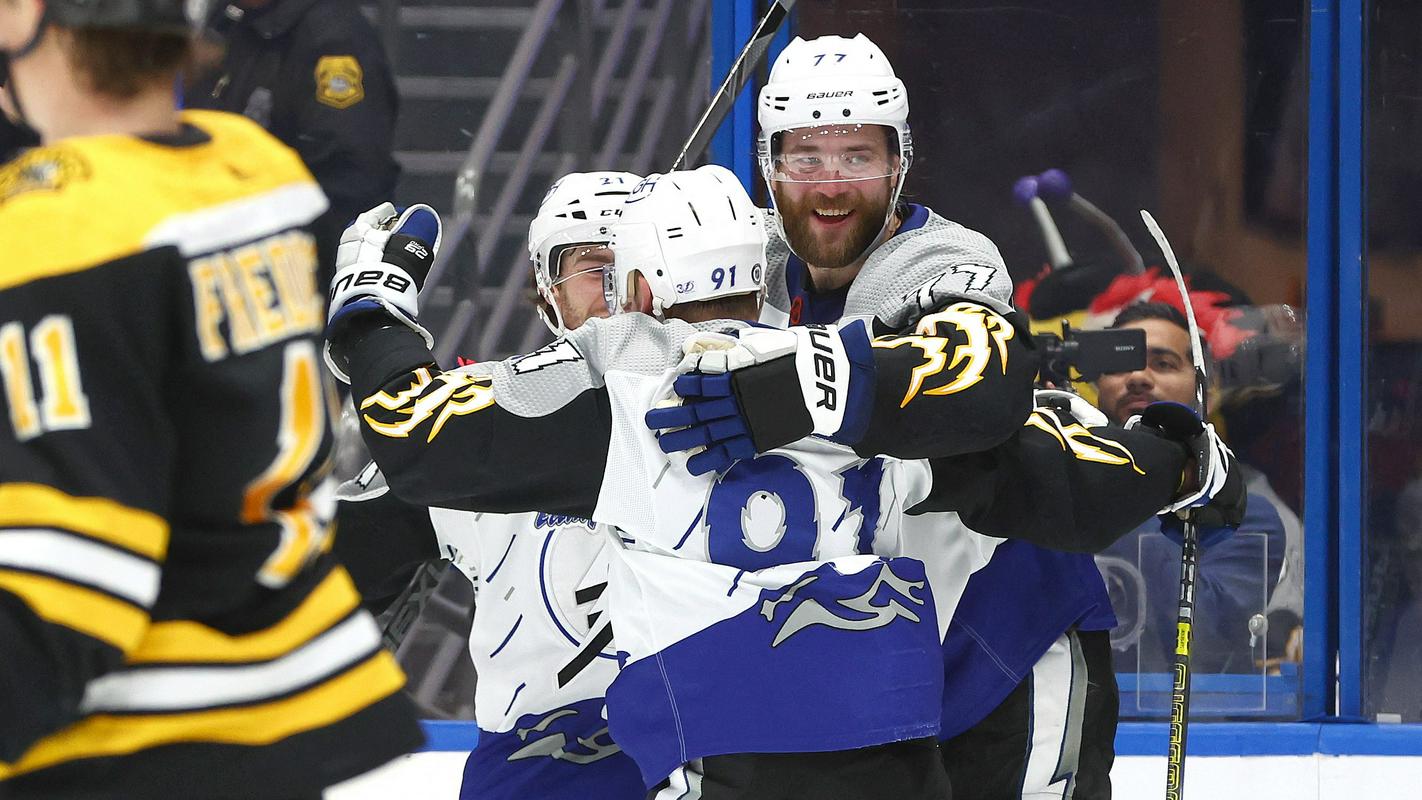 Hokejisti Tampa Baya so na svojem ledu ugnali najboljšo ekipo lige, Boston Bruinse. Foto: Reuters
