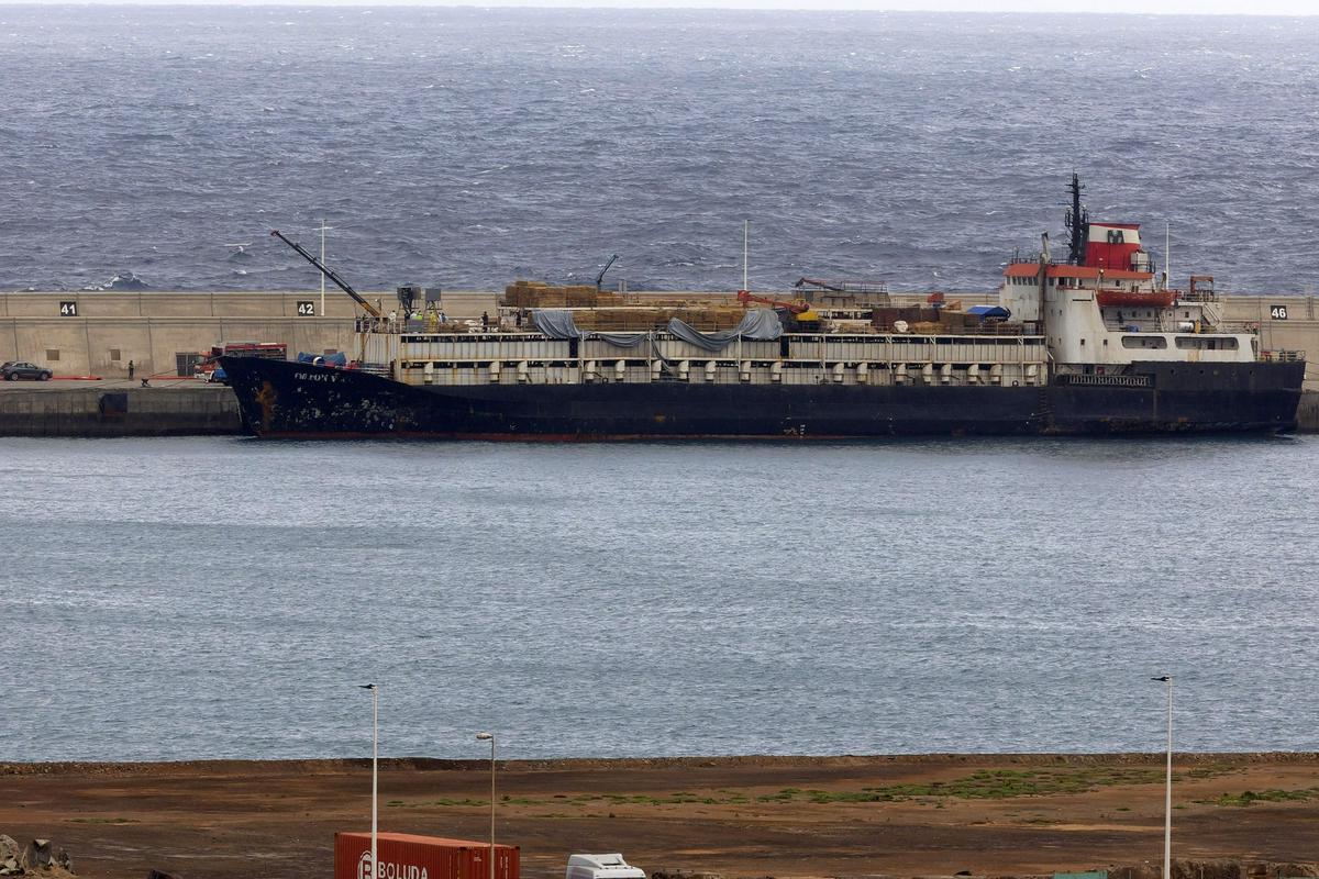 Tovorna ladja, ki je prevažala kokain in jo je prestregla španska policija. Foto: EPA