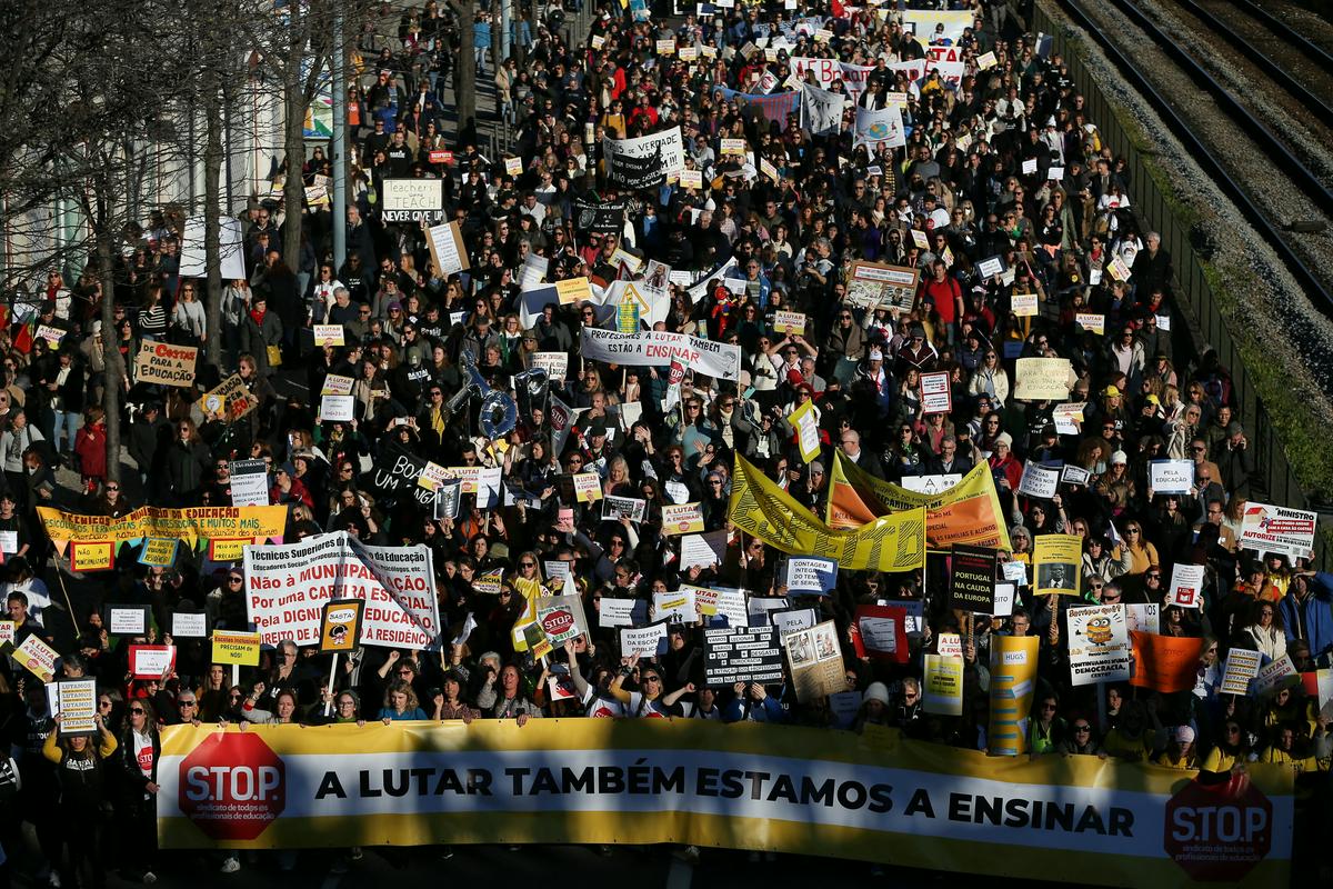 Portugalski učitelji stavkajo in zahtevajo višje plače že nekaj časa. Foto: Reuters
