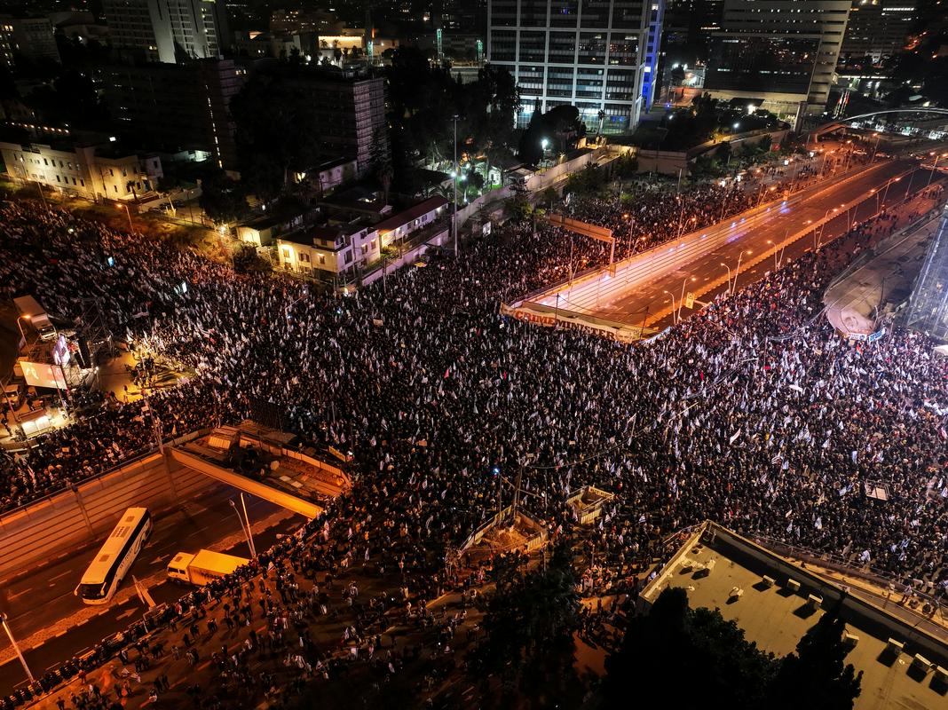 Protivladni protest v Tel Avivu. Foto: Reuters