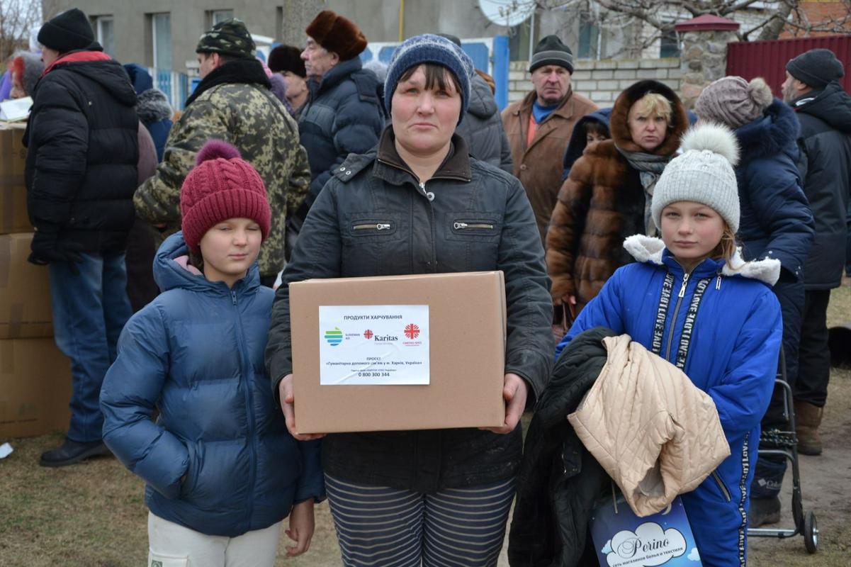 Med 17,7 milijona ljudi, ki v Ukrajini potrebujejo humanitarno pomoč, je 7 milijonov notranje razseljenih. Drugi živijo v krajih, ki so še oblegani ali pa (delno) opustošeni od bombardiranja. Foto: Slovenska Karitas