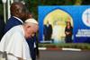 Papež iz Kinšase sporočil svetu: Roke stran od Konga, roke stran od Afrike!