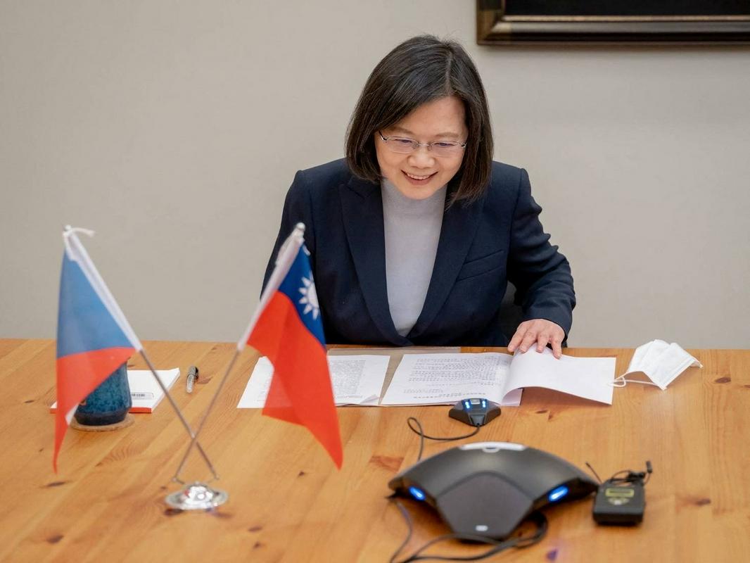Caj je izrazila upanje, da bo Češka pod predsednikovanjem Pavla še naprej sodelovala s Tajvanom in spodbujala tesno partnerstvo. Foto: Reuters