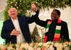 Lukašenko Zimbabveju predal beloruske traktorje in hvalil zahodne sankcije