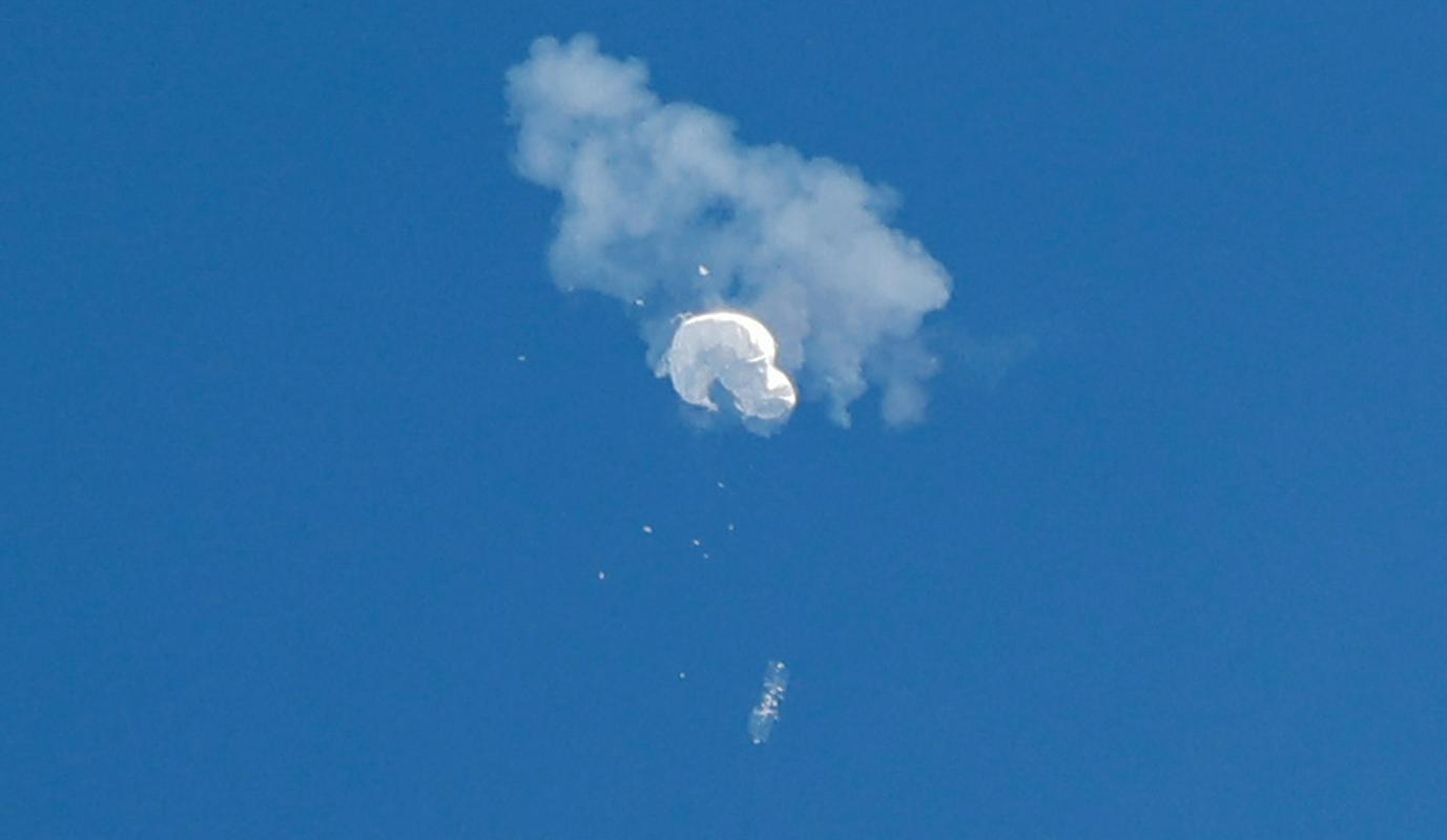 Balon po sestrelitvi. Foto: Reuters
