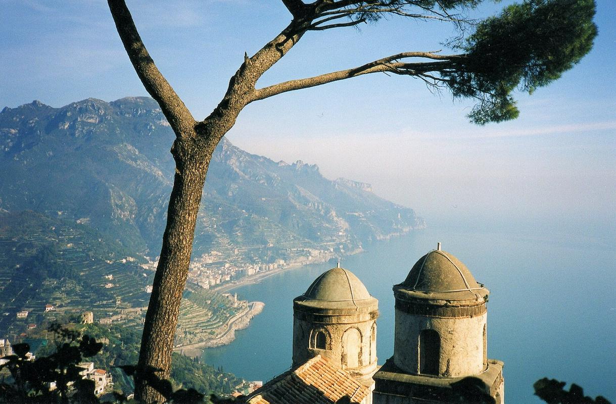 Ravello leži na idilični lokaciji visoko nad amalfijskim zalivom. Foto: Pixabay