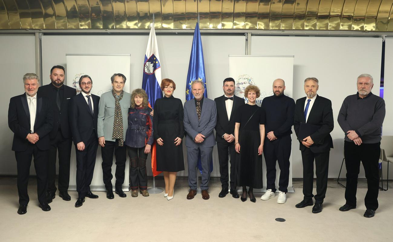 Sprejem letošnjih nagrajencev, ki sta jih pozdravila ministrica za kulturo Asta Vrečko in predsednik UO-ja Prešernovega sklada Jožef Muhovič. Foto: BoBo