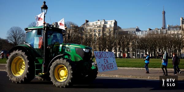 Les agriculteurs français ont occupé Paris avec des tracteurs et se sont opposés à l’interdiction des pesticides