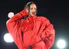 Rihanna med polčasom Super Bowla razkrila, da je znova noseča