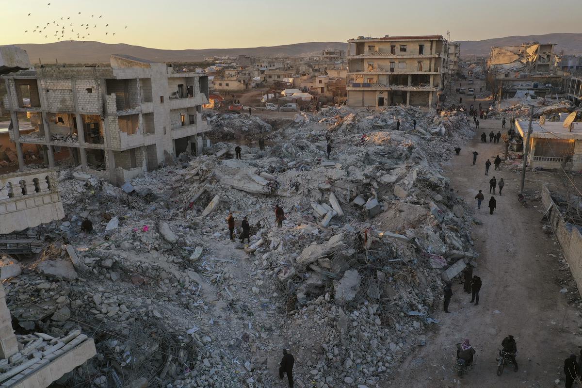 Mesto Džindaris nedaleč od turške meje je bilo med najbolj prizadetimi v potresu, ki je stresel Turčijo in Sirijo. Foto: AP
