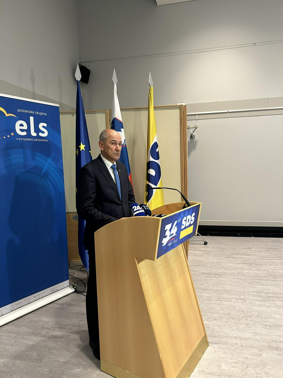 Janša o združitvi z NLS: Stranke, ki ne dosežejo parlamentarnega praga, se morajo povezati