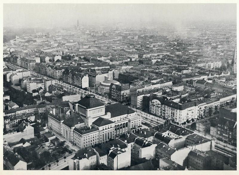 Berlin v dvajsetih je bil izredno pestro mesto, kjer so potekali politični boji, razvijala sta se družabno življenje in raznolika umetnost, obstajali pa so tudi znaki izrazite modernizacije življenja. Foto: Flickr.com