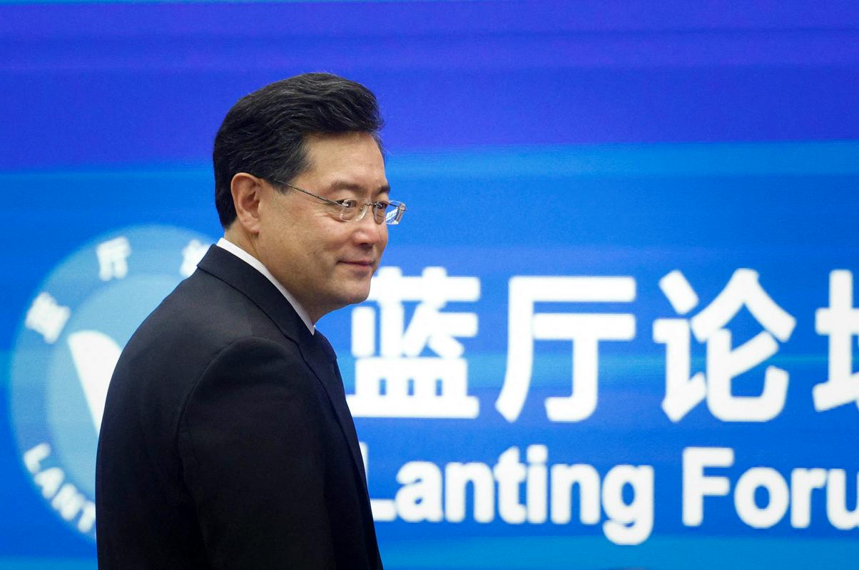Kitajski zunanji minister Čin Gang se je v Pekingu udeležil diplomatskega foruma Lanting in posvaril pred vmešavanjem v notranje zadeve Kitajske. Foto: Reuters